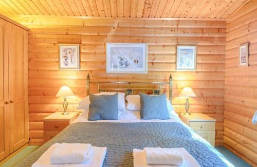 Kenwick House | Guest Rated 10/10: Cherry Lodge - Family-Friendly Retreat