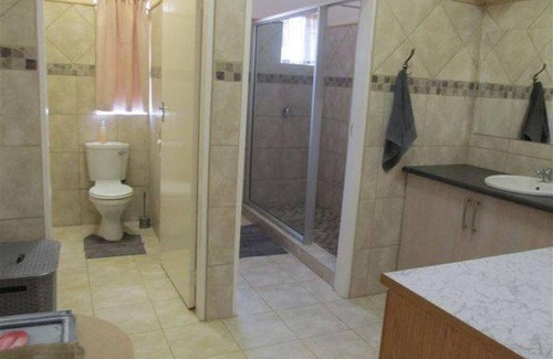 Potchefstroom Apartment | Ideal Central Retreat for Groups with Family-Friendly Amenities
