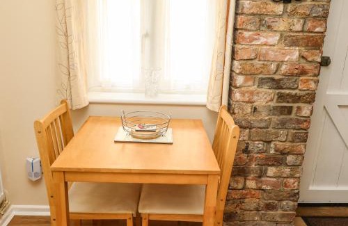 Louth House | Pet-Friendly Retreat at Cherry Pips - Rated 9/10 by Guests