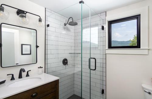 Black Mountain Apartment | Pet-Friendly Cherry Street Loft in Downtown Black Mountain