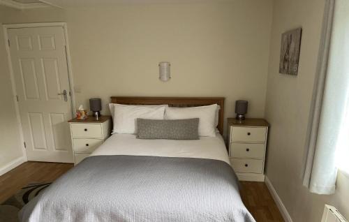 Chipping Norton House | Charming Cherry Tree Cottage in Scenic Cotswolds Village