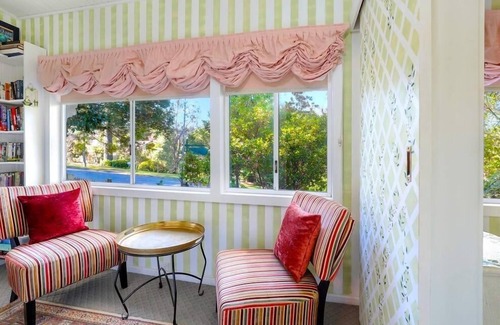 Leura Cottage | Cherry Tree Cottage: Family-Friendly Retreat with Picnic Garden