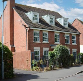 Telford House | Family-Friendly Cherry Tree Home with Pet Access & High Ratings