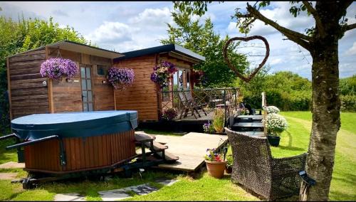 West Buckland Other | Inviting Cherry Tree Glamping Lodge with Hot Tub & 9.8 Rating
