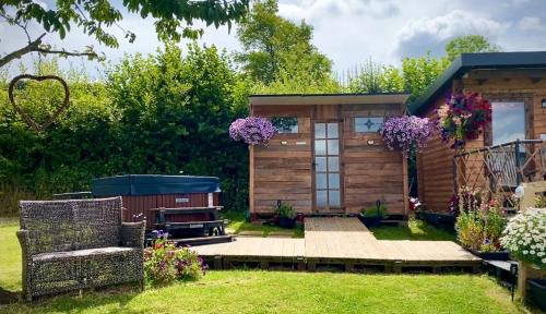 West Buckland Other | Inviting Cherry Tree Glamping Lodge with Hot Tub & 9.8 Rating