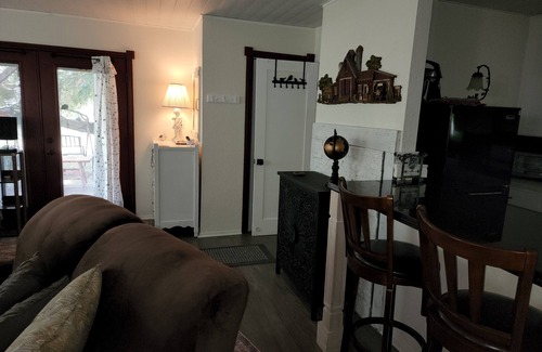 Cherry Valley Cottage | Pet-Friendly Cherry Valley Studio with Spa & Hot Tub