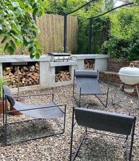Aninoasa House | Cherry Vintage Home: Guest Rated 9.8 with Pool & Hot Tub
