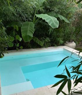 Aninoasa House | Cherry Vintage Home: Guest Rated 9.8 with Pool & Hot Tub
