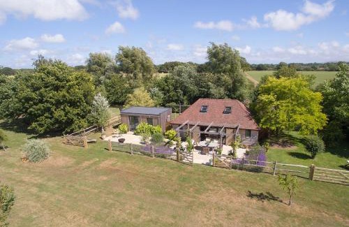 Upper Dicker House | Pet-Friendly Cherrystone Barn: Your Ideal Getaway