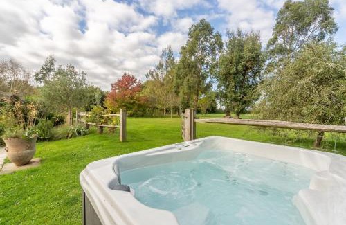 Upper Dicker House | Pet-Friendly Cherrystone Barn: Your Ideal Getaway