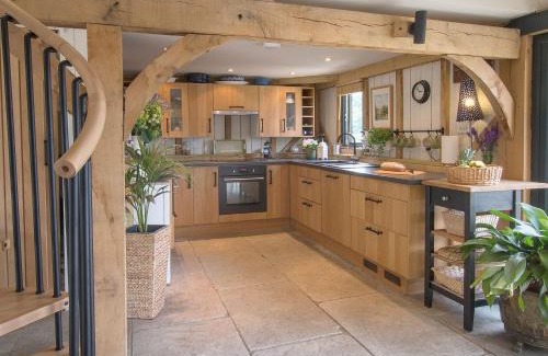 Upper Dicker House | Pet-Friendly Cherrystone Barn: Your Ideal Getaway
