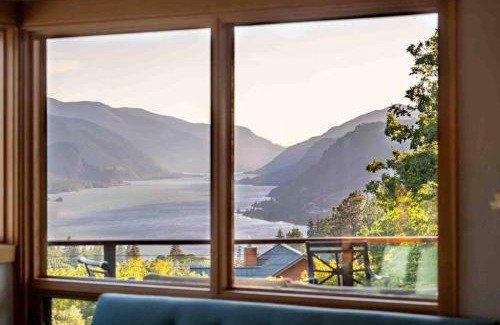 White Salmon House | Family-Friendly Retreat at CherryView Lane Awaits You
