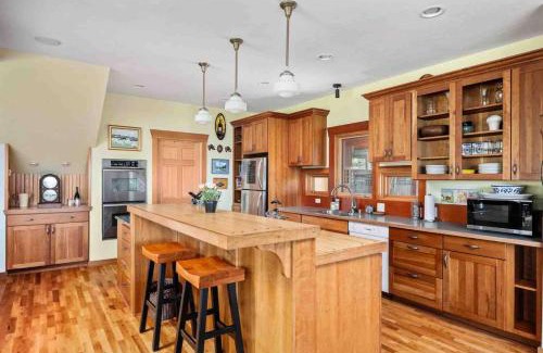 White Salmon House | Family-Friendly Retreat at CherryView Lane Awaits You