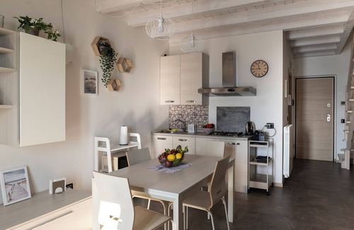 Parzanica Apartment | Cherubino 2 - Three-room apartment with pool and lake view