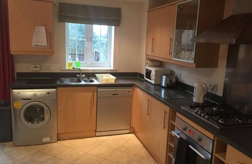 Newcastle-Under-Lyme House | Chervil View: Cozy Double Bedroom with Shared Facilities