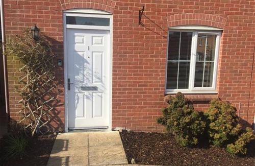 Newcastle-Under-Lyme House | Chervil View: Cozy Double Bedroom with Shared Facilities