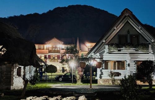 Shaian Cabin | Chervona Ruta: Guest Rated 10/10 with Pool & Breakfast