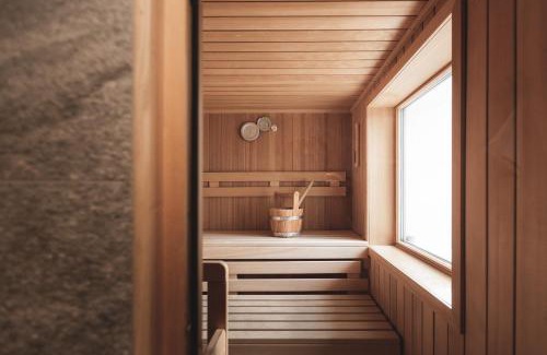 Fiss Apartment | Explore Chesa Muntanella: 4-Star Comfort with Hot Tub