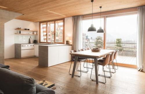 Fiss Apartment | Explore Chesa Muntanella: 4-Star Comfort with Hot Tub