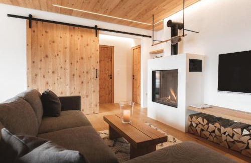 Fiss Apartment | Explore Chesa Muntanella: 4-Star Comfort with Hot Tub