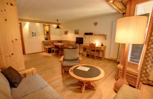 Silvaplana Apartment | Chesa Munteratsch: 4-Star Retreat with Child-Friendly Comfort