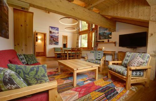 Silvaplana Apartment | Pet-Friendly 4-Star Chesa Munteratsch with High Guest Ratings