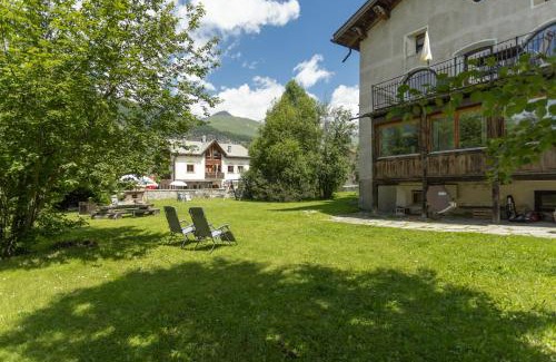 La Punt-Chamues-ch Apartment | Family-Friendly Retreat at Chesa-strimer - Veranda