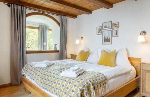 La Punt-Chamues-ch Apartment | Family-Friendly Retreat at Chesa-strimer - Veranda