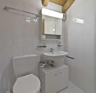 Celerina-Schlarigna Apartment | Explore Family-Friendly Comfort at Chesa Suvretta, Celerina