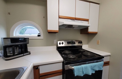 Churchton Apartment | Pet-Friendly Chesapeake Bayside Loft with Pool & Kitchen