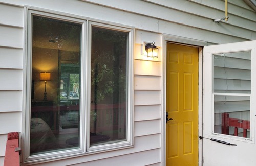 Churchton Apartment | Pet-Friendly Chesapeake Bayside Loft with Pool & Kitchen