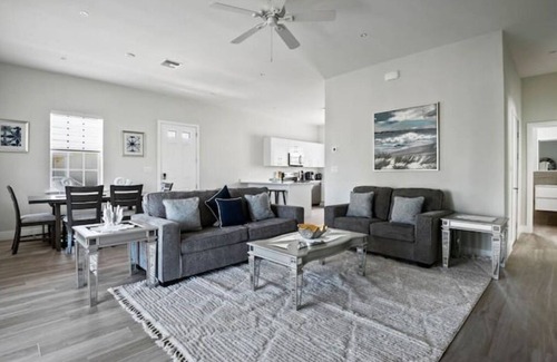 Palm Cay Apartment | Unforgettable Chesapeake Place in Palm Cay with Pool & Kitchen