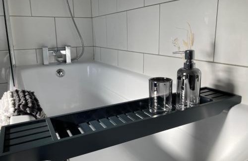 Crewe House | Welcoming Cheshire Home Stays: Child-Friendly Retreat