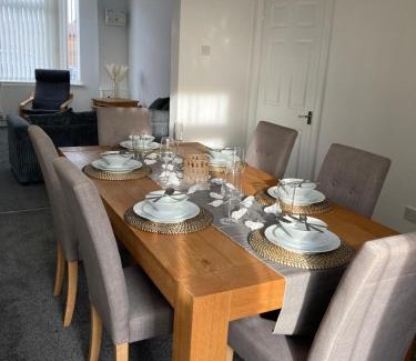 Crewe House | Welcoming Cheshire Home Stays: Child-Friendly Retreat