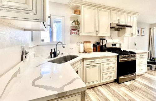 Garden Grove House | Cheshire · Spacious 4BR-Hot Tub, Disney, Convention, Beaches