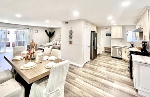 Garden Grove House | Cheshire · Spacious 4BR-Hot Tub, Disney, Convention, Beaches