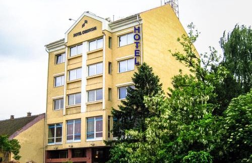 Kispest Hotel | Comfortable Stay at Hotel Chesscom - Pet and Child Friendly