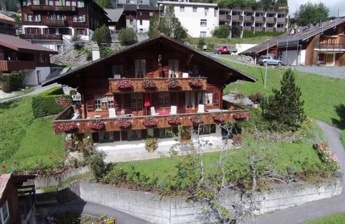 Grindelwald Apartment | Cozy Holiday Apartment in Grindelwald for Two Guests