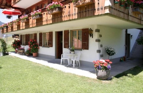 Grindelwald Apartment | Cozy Holiday Apartment in Grindelwald for Two Guests