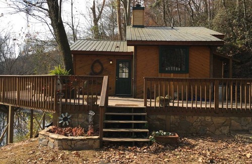 Dahlonega Cabin | Pet-Friendly Chestatee River Cabin Near Dahlonega Awaits