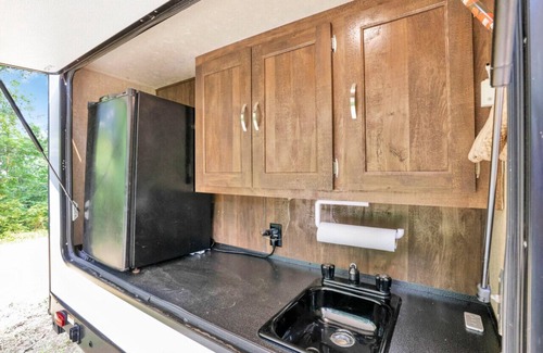 Lancaster House | Chestnut Camper: Unique Lodging with Spa & Hot Tub
