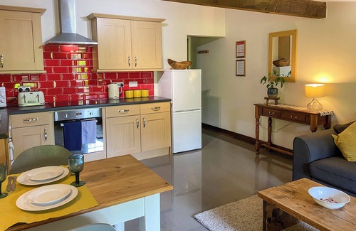 Dartford Cottage | Comfortable 1 Bedroom Stay in Hawley with Spa & Pool