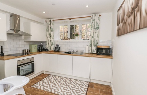 Hollow Meadows Cottage | Pet-Friendly Chestnut Cottage with Garden in Stocksbridge