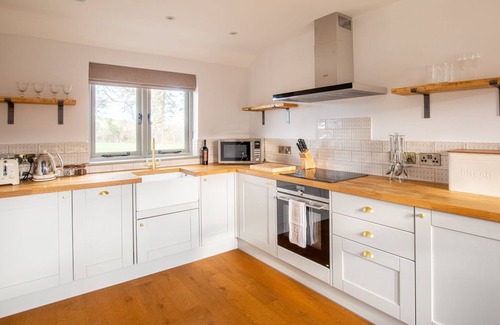 Winchcombe Cottage | Chestnut Cottage: Perfect for Families and Pet Lovers
