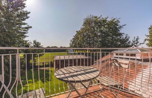 Maidenhead House | Chestnut Cottage: Idyllic Countryside Retreat with Parking