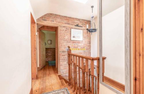 Maidenhead House | Chestnut Cottage: Idyllic Countryside Retreat with Parking