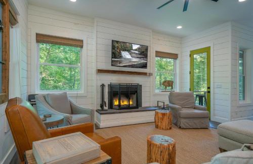 Pisgah Forest House | Inviting Chestnut Cottage with Kitchen in Sutton Knob