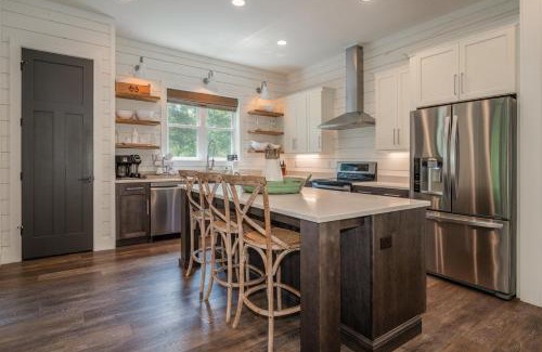 Pisgah Forest House | Inviting Chestnut Cottage with Kitchen in Sutton Knob