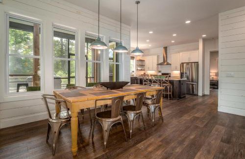Pisgah Forest House | Inviting Chestnut Cottage with Kitchen in Sutton Knob