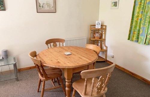 Bromham House | Family-Friendly Chestnut Lodge with Pet Amenities